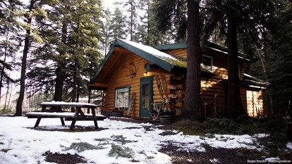 Charming Bed and Breakfast Suite Offering Views of the Northern Lights in Alaska - North Pole, Alaska - glamping.directory