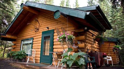 Charming Bed and Breakfast Suite Offering Views of the Northern Lights in Alaska - North Pole, Alaska - glamping.directory