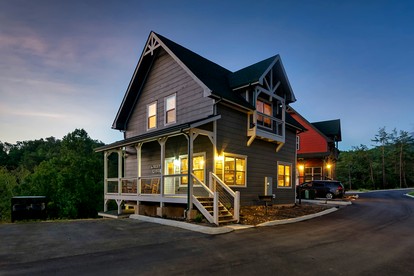 Mountain Retreat with Perfect for Groups in Pigeon Forge, Tennesee - glamping.directory