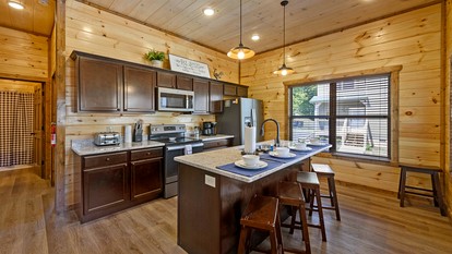 Mountain Retreat with Perfect for Groups in Pigeon Forge, Tennesee - Pigeon Forge, Tennessee - glamping.directory