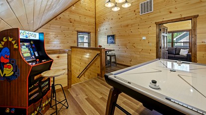 Mountain Retreat with Perfect for Groups in Pigeon Forge, Tennesee - Pigeon Forge, Tennessee - glamping.directory