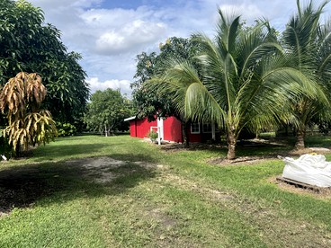 Beautiful Red Cottage for a Relaxing Getaway on a Tropical Fruit Farm near Homestead, Florida - Homestead, Florida - glamping.directory