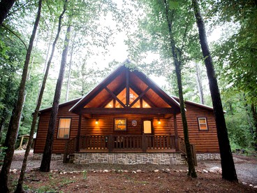 Family-Friendly Log Cabin near Beavers Bend State Park in Oklahoma's Ouachita Mountains - glamping.directory
