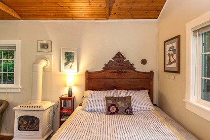 Secluded Cottage Rental with a Private Hot Tub in the Redwoods of Guerneville, California - Guerneville, California - glamping.directory