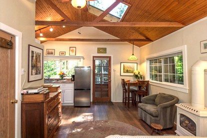 Secluded Cottage Rental with a Private Hot Tub in the Redwoods of Guerneville, California - Guerneville, California - glamping.directory