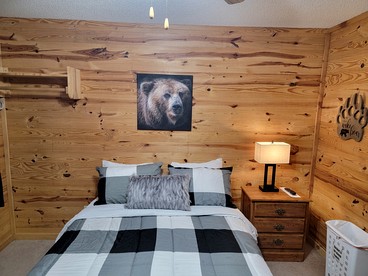 Delightful Studio Cabin for Two near Mirror Lake in Mountainview, Arkansas - Mountain View, Arkansas - glamping.directory