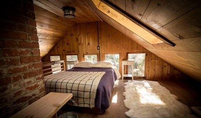 Cozy and Historic Cabin Rental with Loft in Woodlands of Idyllwild, California - Idyllwild, California - glamping.directory