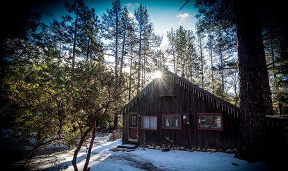 Cozy and Historic Cabin Rental with Loft in Woodlands of Idyllwild, California - glamping.directory