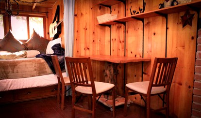 Cozy and Historic Cabin Rental with Loft in Woodlands of Idyllwild, California - Idyllwild, California - glamping.directory
