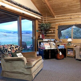 Wonderful Log Cabin with Sublime Views of Beartooth Mountain in Red Lodge, Montana - Red Lodge, Montana - glamping.directory