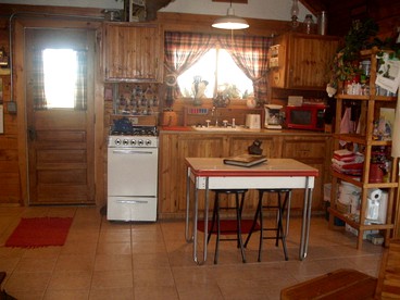 Wonderful Log Cabin with Sublime Views of Beartooth Mountain in Red Lodge, Montana - Red Lodge, Montana - glamping.directory