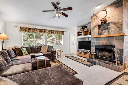 Mountain Retreat with Furnished Deck, BBQ and Fire Pit in Groveland, California - Groveland, California - glamping.directory