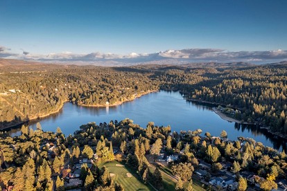 Mountain Retreat with Furnished Deck, BBQ and Fire Pit in Groveland, California - Groveland, California - glamping.directory