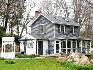 Charming Cottage Getaway with an Indoor Fireplace in Chester Springs, Pennsylvania - glamping.directory