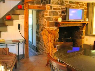 Charming Cottage Getaway with an Indoor Fireplace in Chester Springs, Pennsylvania - Chester Springs, Pennsylvania - glamping.directory