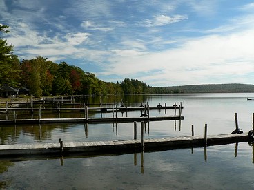 Enchanting Lakefront Cottage Retreat Situated near Augusta, Maine - Rome, Maine - glamping.directory