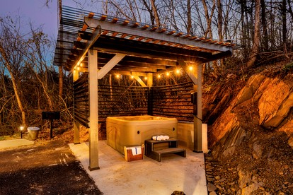 Beautiful Cabin with Private Hot Tub and Panoramic Views of the Great Smoky Mountains on the Skydeck, Minutes from Dollywood - Sevierville, Tennessee - glamping.directory