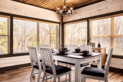 Beautiful Cabin with Private Hot Tub and Panoramic Views of the Great Smoky Mountains on the Skydeck, Minutes from Dollywood - Sevierville, Tennessee - glamping.directory