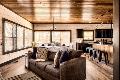 Beautiful Cabin with Private Hot Tub and Panoramic Views of the Great Smoky Mountains on the Skydeck, Minutes from Dollywood - Sevierville, Tennessee - glamping.directory
