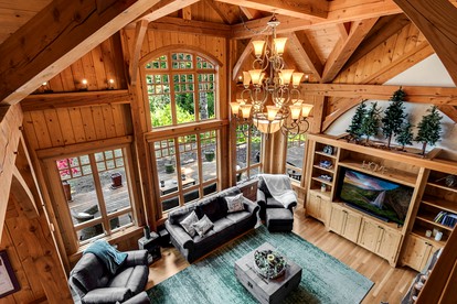 Luminous and Spacious Ski Cabin with Shared Hot Tub that Offers Stunning Landscapes of the Columbia River Gorge, Washington - Stevenson, Washington - glamping.directory