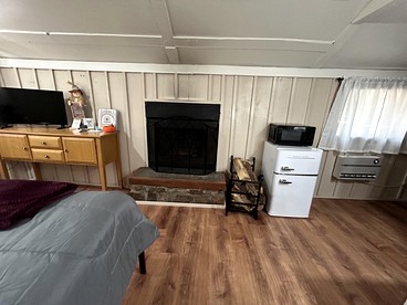 Pet Friendly Studio Cabin with Fireplace near Tonto National Forest, Central Arizona - Payson, Arizona - glamping.directory