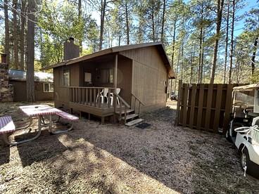 Pet Friendly Studio Cabin with Fireplace near Tonto National Forest, Central Arizona - Payson, Arizona - glamping.directory