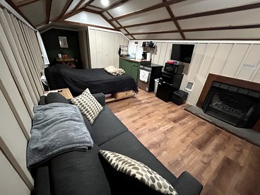 Pet Friendly Studio Cabin with Fireplace near Tonto National Forest, Central Arizona - Payson, Arizona - glamping.directory