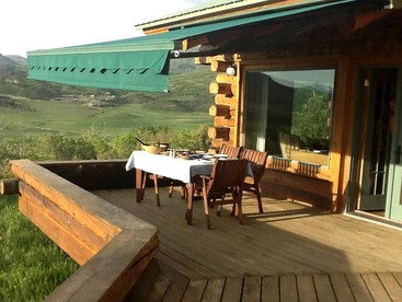 Luxury Hilltop Log Cabin with Breathtaking Views in Steamboat Springs, Colorado - Steamboat Springs, Colorado - glamping.directory