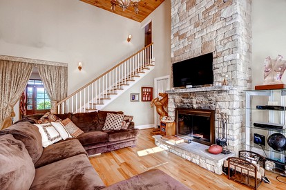 Secluded Villa Rental in Virginia Wine Country near Washington, D.C. - Front Royal, Virginia - glamping.directory