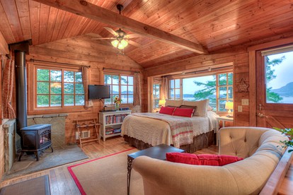 Romantic Cabin Rental with Incredible Views on Orcas Island, Washington - Orcas Island, Washington - glamping.directory