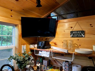 Cozy Cabin near Kentucky Lake - Amazing Glamping Rental in Big Sandy, Tennessee - Big Sandy, Tennessee - glamping.directory