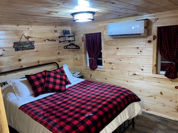Cozy Cabin near Kentucky Lake - Amazing Glamping Rental in Big Sandy, Tennessee - Big Sandy, Tennessee - glamping.directory