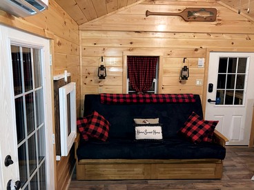 Cozy Cabin near Kentucky Lake - Amazing Glamping Rental in Big Sandy, Tennessee - Big Sandy, Tennessee - glamping.directory