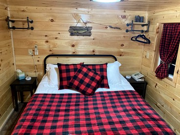 Cozy Cabin near Kentucky Lake - Amazing Glamping Rental in Big Sandy, Tennessee - Big Sandy, Tennessee - glamping.directory