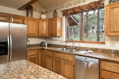 Gorgeous Cozy Cabin with Scenic Forest Views, Fire Pit, and Grill in Flagstaff, Arizona - Flagstaff, Arizona - glamping.directory