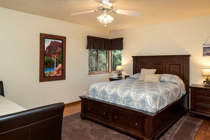 Gorgeous Cozy Cabin with Scenic Forest Views, Fire Pit, and Grill in Flagstaff, Arizona - Flagstaff, Arizona - glamping.directory
