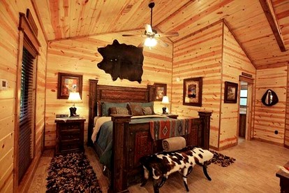 Romantic Cabin Getaway for Two with Hot Tub, Pond & Western Charm in Beavers Bend - Broken Bow, Oklahoma - glamping.directory