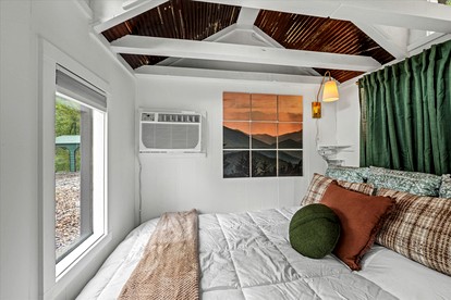 Beautiful Cabin with Fire Pit in Hayesville, North Carolina - Hayesville, North Carolina - glamping.directory