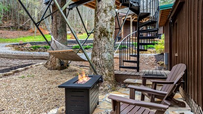 Beautiful Cabin with Fire Pit in Hayesville, North Carolina - Hayesville, North Carolina - glamping.directory