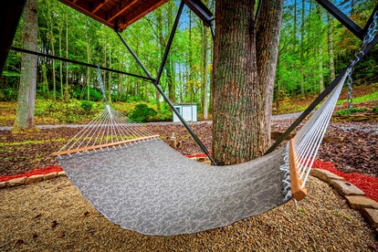 Beautiful Cabin with Fire Pit in Hayesville, North Carolina - Hayesville, North Carolina - glamping.directory