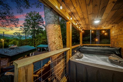 Beautiful Cabin with Fire Pit in Hayesville, North Carolina - Hayesville, North Carolina - glamping.directory