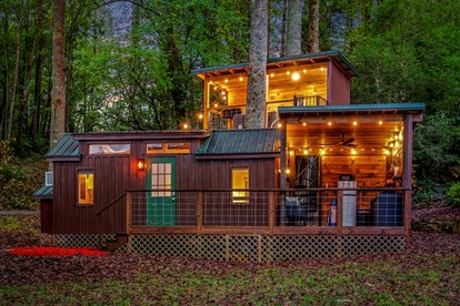 Beautiful Cabin with Fire Pit in Hayesville, North Carolina - glamping.directory