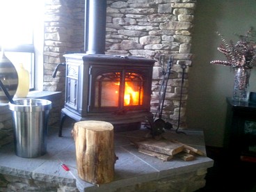 Stylish Lake Cabin with a Sauna and Hot Tub in Bellingham, Washington - Bellingham, Washington - glamping.directory