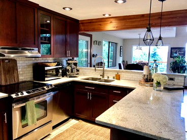 Stylish Lake Cabin with a Sauna and Hot Tub in Bellingham, Washington - Bellingham, Washington - glamping.directory