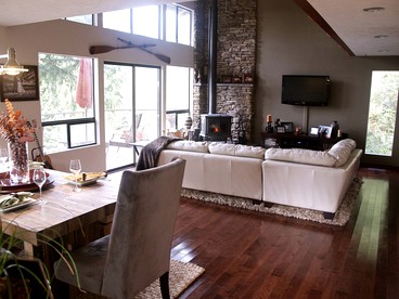Stylish Lake Cabin with a Sauna and Hot Tub in Bellingham, Washington - Bellingham, Washington - glamping.directory