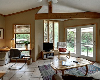 Relaxing Cottage for Couples in Peaceful Forest near Austin, Texas - glamping.directory