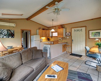 Relaxing Cottage for Couples in Peaceful Forest near Austin, Texas - Austin, Texas - glamping.directory