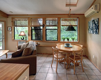 Relaxing Cottage for Couples in Peaceful Forest near Austin, Texas - Austin, Texas - glamping.directory