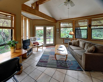 Relaxing Cottage for Couples in Peaceful Forest near Austin, Texas - Austin, Texas - glamping.directory