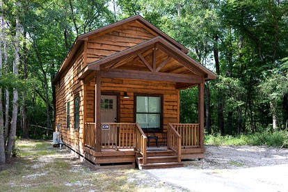 Picturesque Cabin Beautifully Designed in Livingston, Texas - Livingston, Texas - glamping.directory